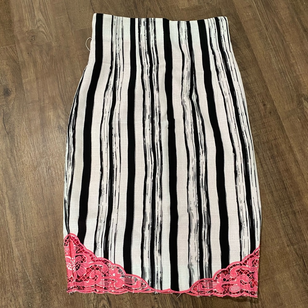 Pencil skirt with pink lace trim